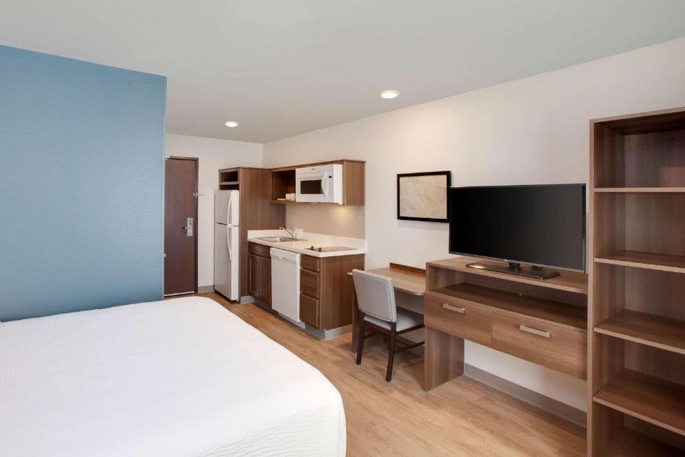 Standard Queen Room - Non-Smoking interior